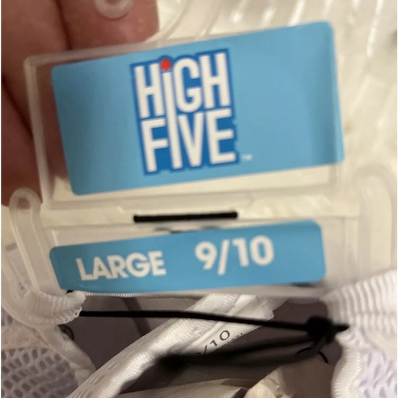 White Athletic Mess/Like Shoes Breathable Material SZ: (9/10) NNB - Picture 3 of 5